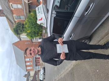 Congratulations to Billy who Passed his Automatic Driving Test this afternoon at Clacton in #Bumble
I´m.so.pleased for this young man who´s worked hard to achieve this, will moss those lessons but look.forward to seeing you out there on the road, Stay safe and bare in mind the feedback given 👍

#learntodrive #Automatic #drivingles...